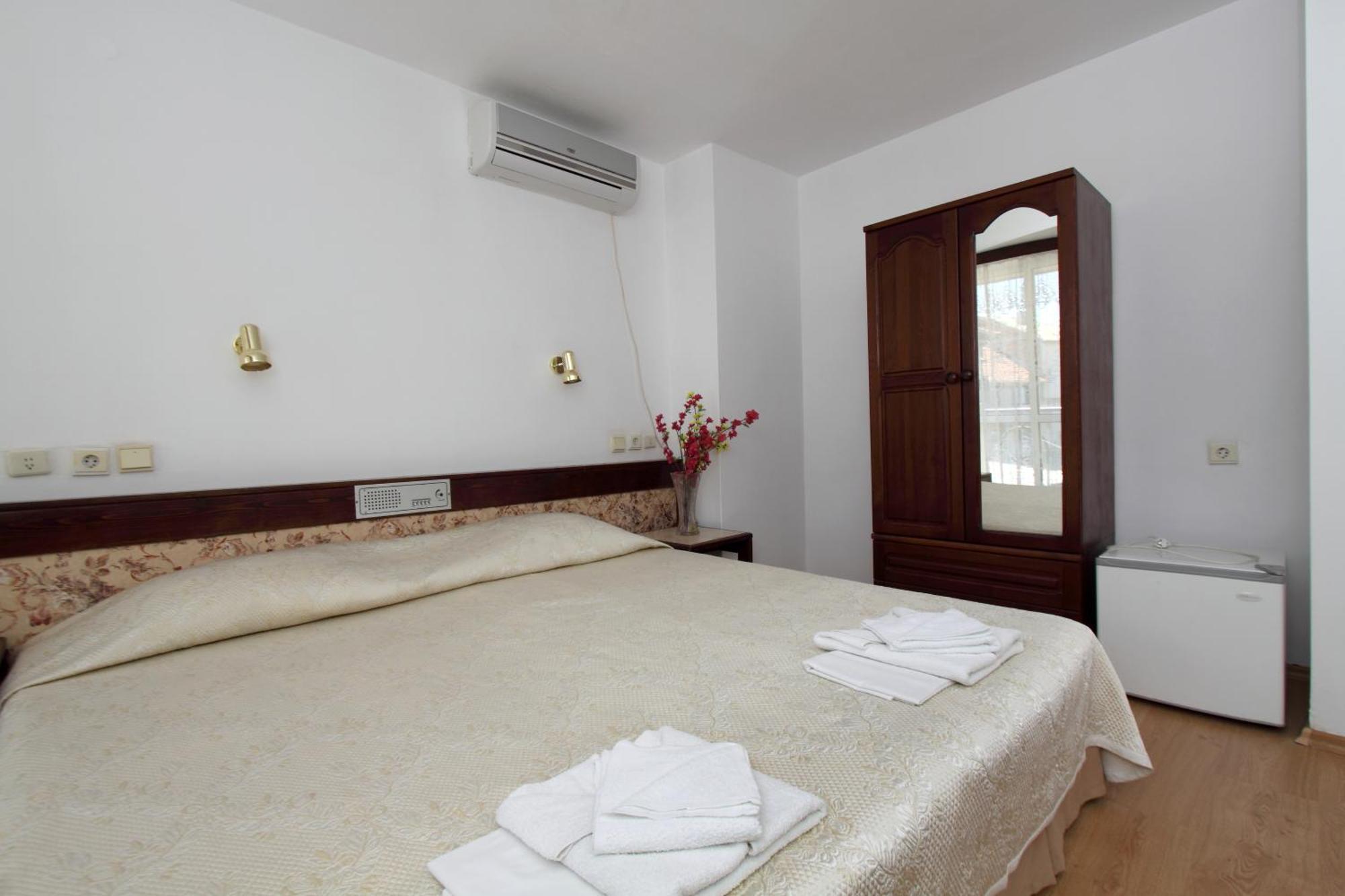 Family Hotel Verona Sozopol Exterior photo
